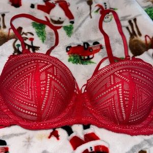 32D Red Lace Bra, Straps that go up Breast Tissue, Open to Offers!